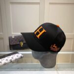 كسكيطة HERMES أنييقة كليتي المصنوعة من مواد عالية الجودة لتدوم طويلاً. أضف لمسة من الأناقة إلى إطلالتك مع كاسكيت HERMES بتصميم عصري وجذاب. مصنوع من مواد فاخرة توفر الراحة طوال اليوم.(H)