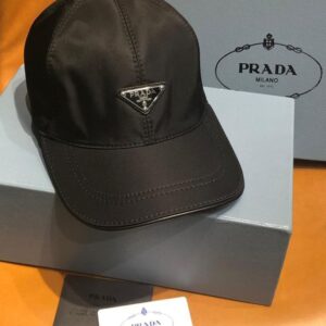كاسكيت PRADA أنيقة عالية الجودة للعشاق الاناقة   (  PN )