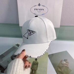 كاسكيت PRADA الفاخر تصميم إيطالي ومواد عالية الجودة تجعله القطعة المثالية . ( prada 2)