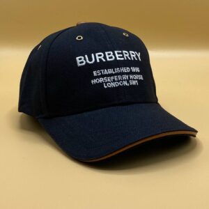 كاسكيت BURBERRY @@ أنيقة عالية الجودة للعشاق الاناقة المصنوعة من مواد عالية .