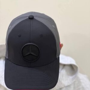 كاسكيت Mercedes أنيقة عالية الجودة للعشاق الاناقة المصنوعة من مواد عالية .