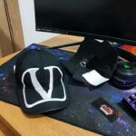 كاسكيت Valentino أنيقة عالية الجودة للعشاق الاناقة و فخامة