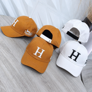 كاسكيت HERMES أنييقة كاليتي المصنوعة من مواد عالية الجودة لتدوم طويلاً.