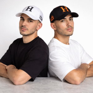 كاسكيت HERMES أنييقة كاليتي المصنوعة من مواد عالية الجودة لتدوم طويلاً.